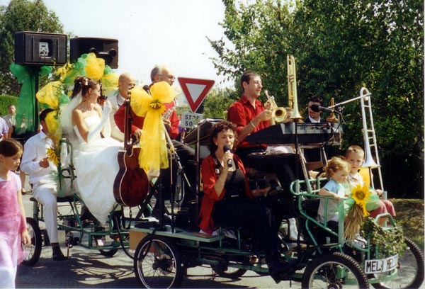 Cortège de mariage avec la Rosalie de Méli-Mélodies